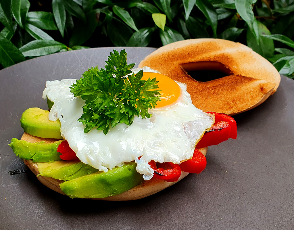 Bagel with egg, avocado and grilled pepper