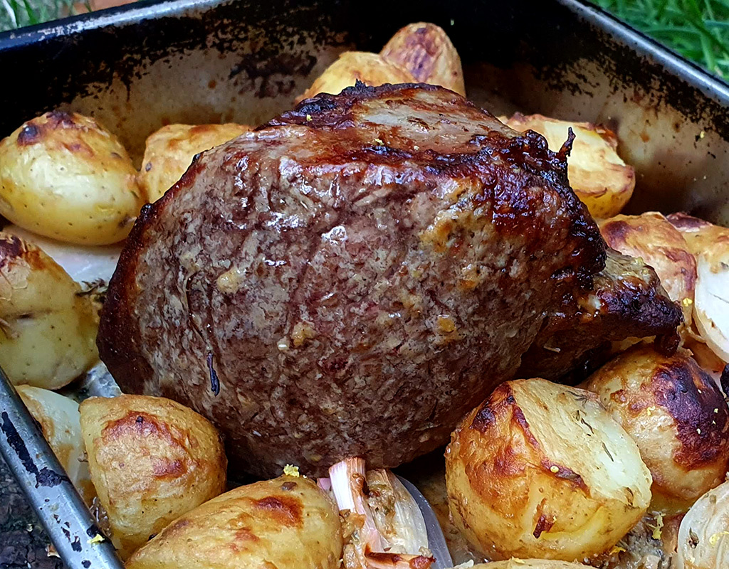 Mustard roasted beef with potatoes