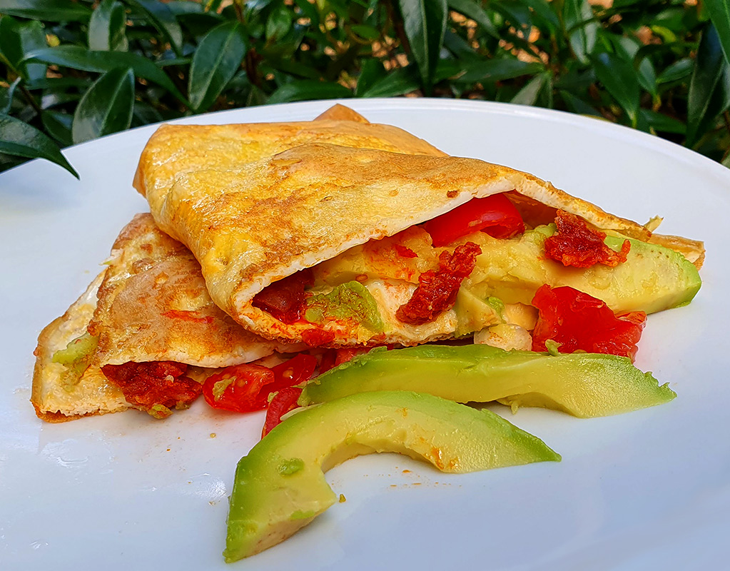 Omelette with avocado and tomato