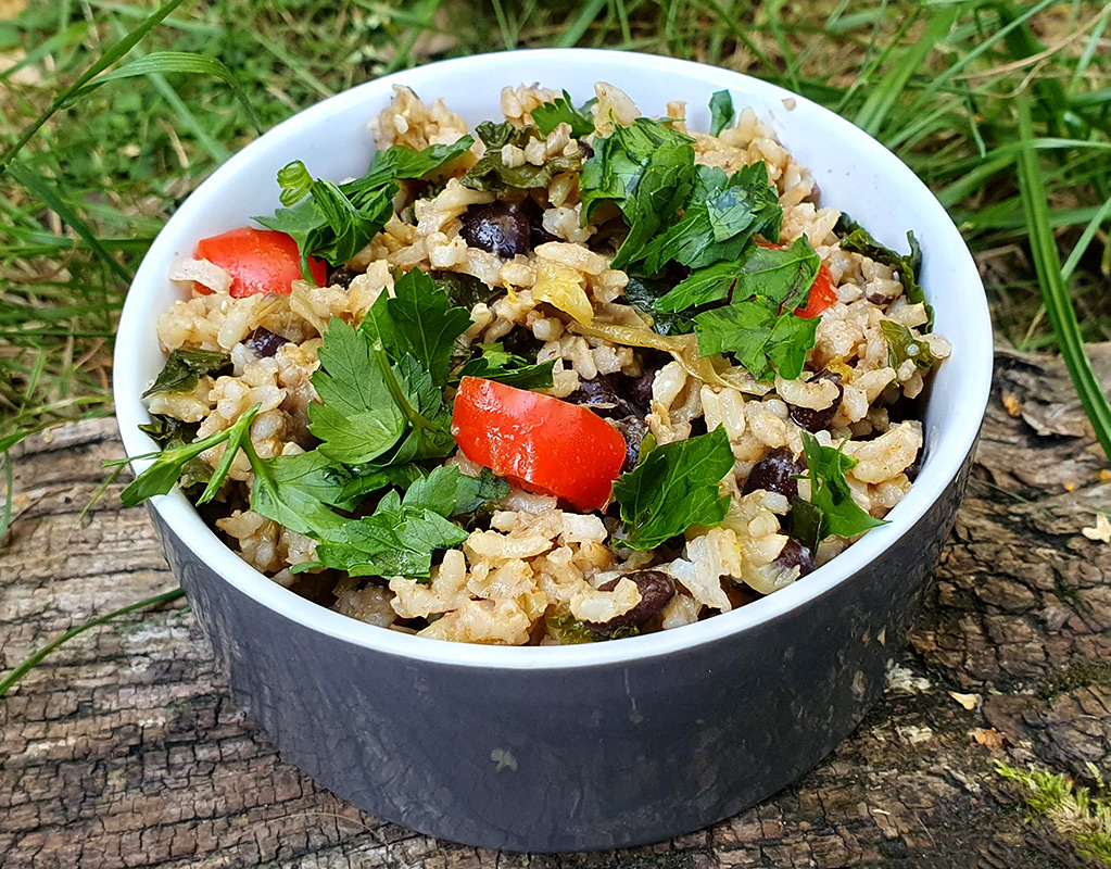 Black beans and red pepper rice