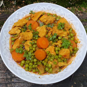 Turkey goulash with green peas