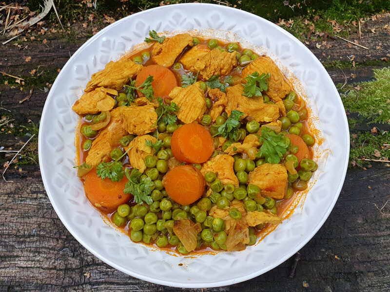 Turkey goulash with green peas