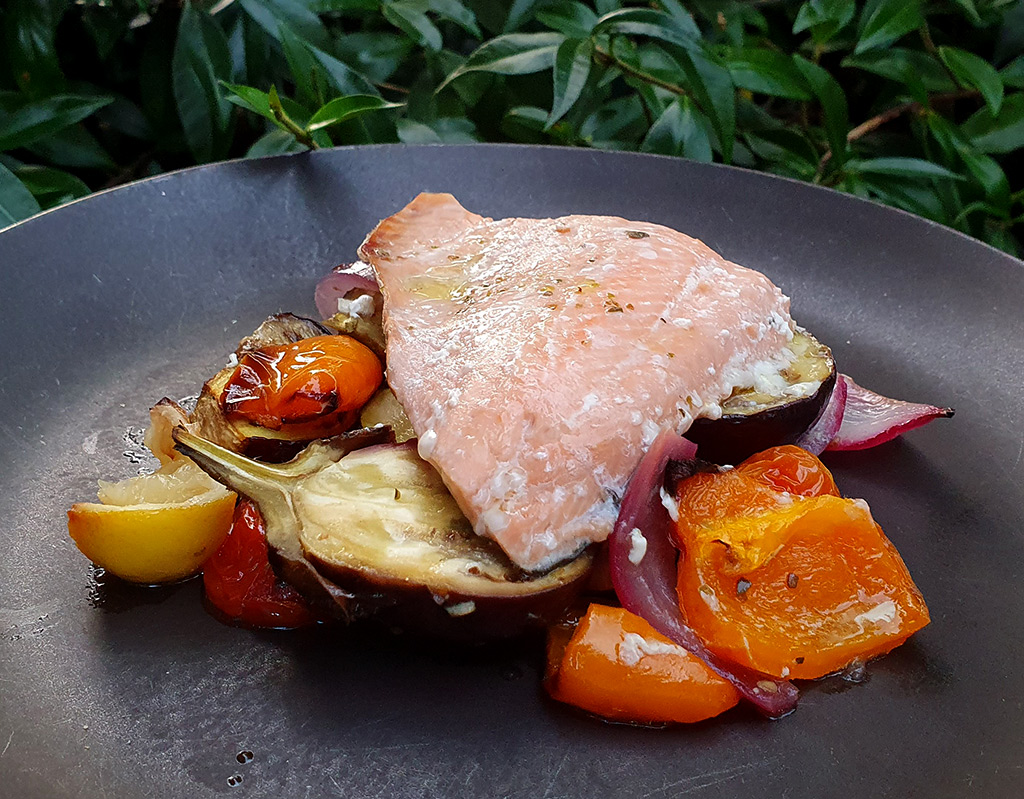 Baked wild salmon with vegetables