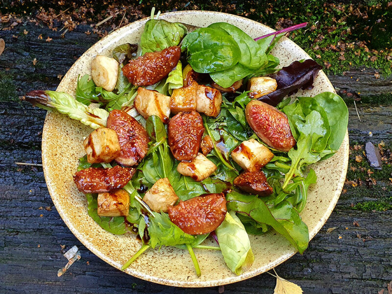 Fig and halloumi salad