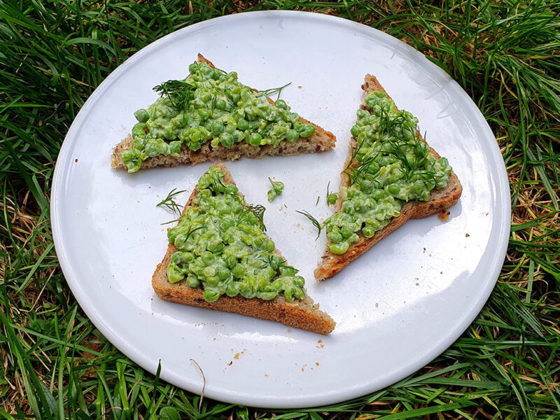 Green pea and goat’s cheese spread