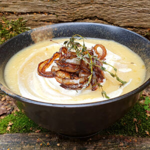 Parsnip soup with caramelised onion