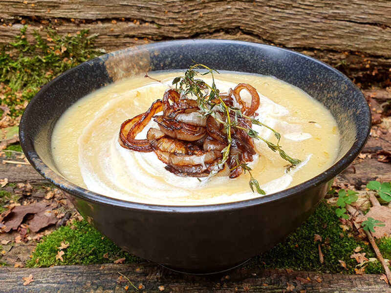 Parsnip soup with caramelised onion