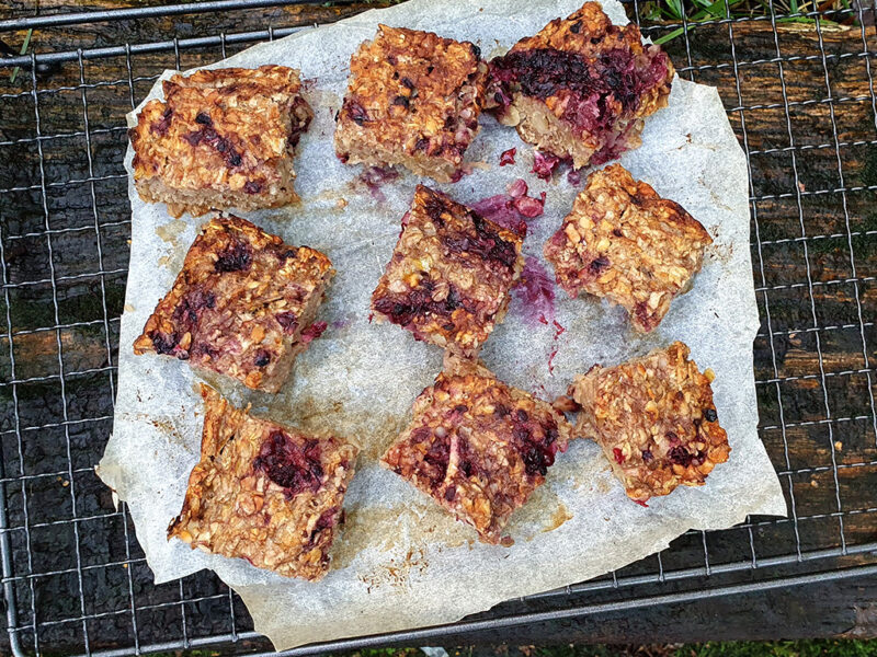 Apple and blackberry oat bars