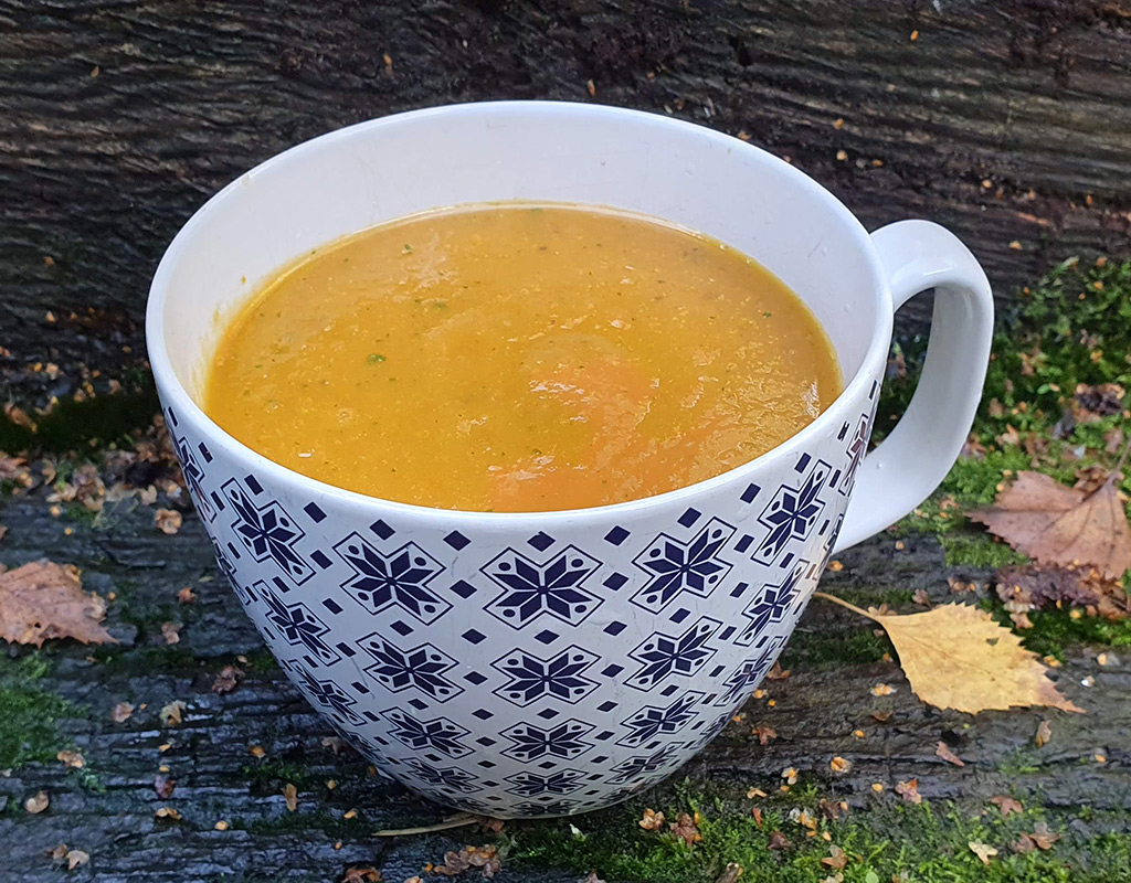 Carrot, turnip and bell pepper soup