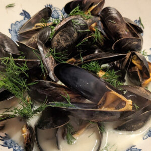 Mussels in roasted garlic and dill sauce