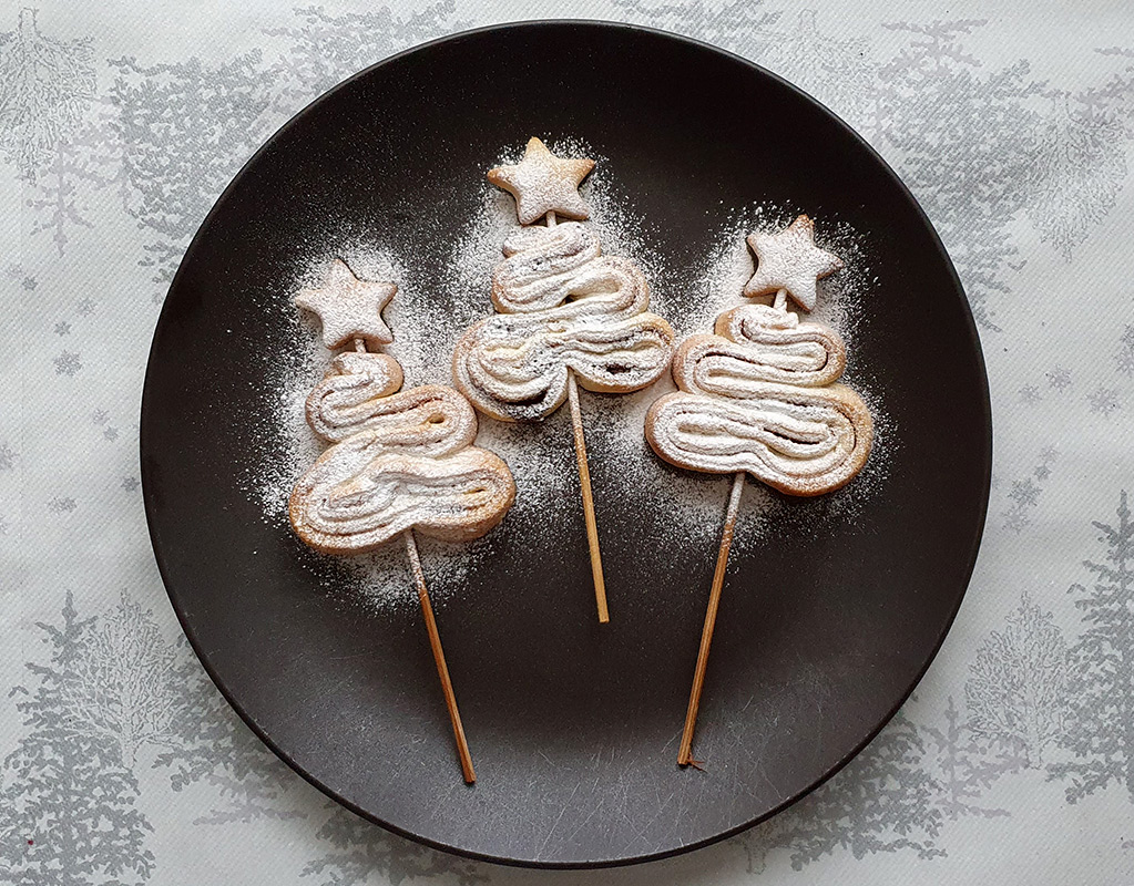 Cinnamon Christmas tree treats