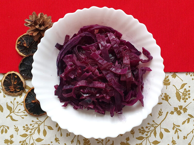 Apple and ginger braised red cabbage