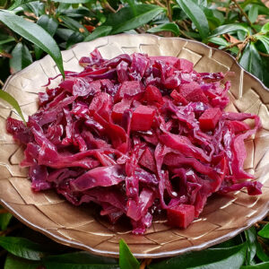 Braised red cabbage with beetroot