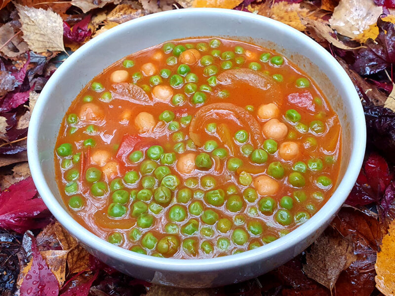 Curried chickpea and green pea soup