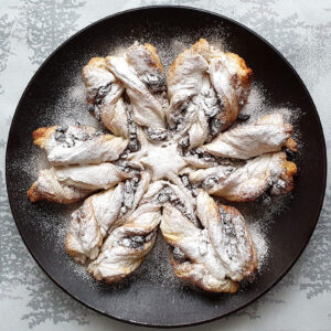 Tear and share snowflake mince pie