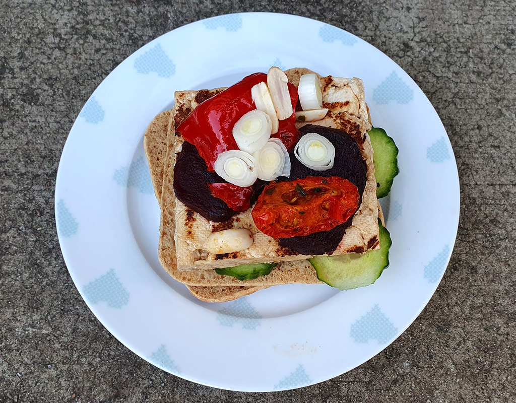 Balsamic tofu burger