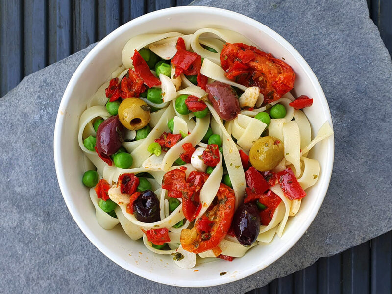 Pea tagliatelle with sun-dried tomatoes