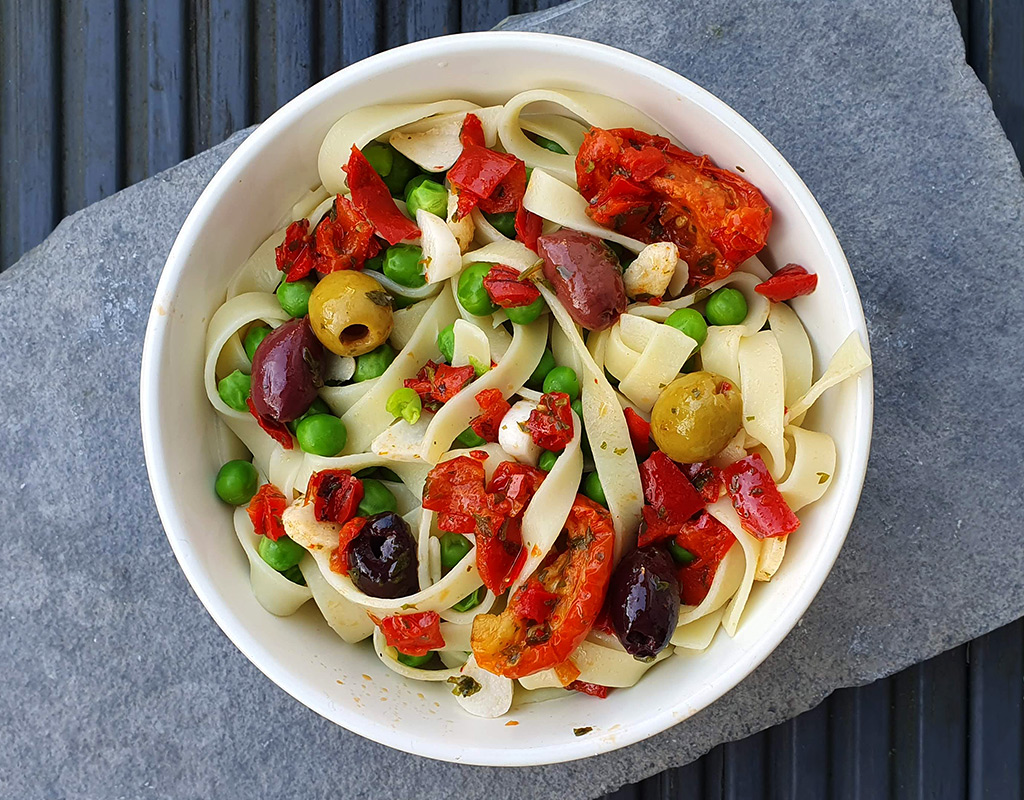 Pea tagliatelle with sun-dried tomatoes