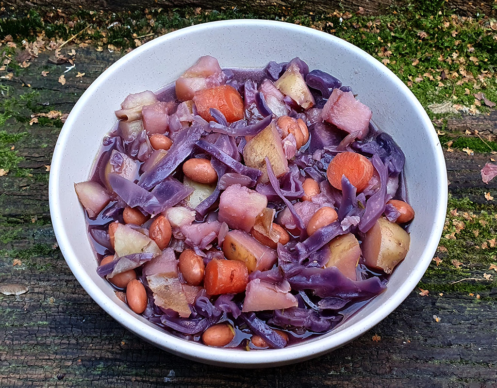 Red cabbage and potato soup