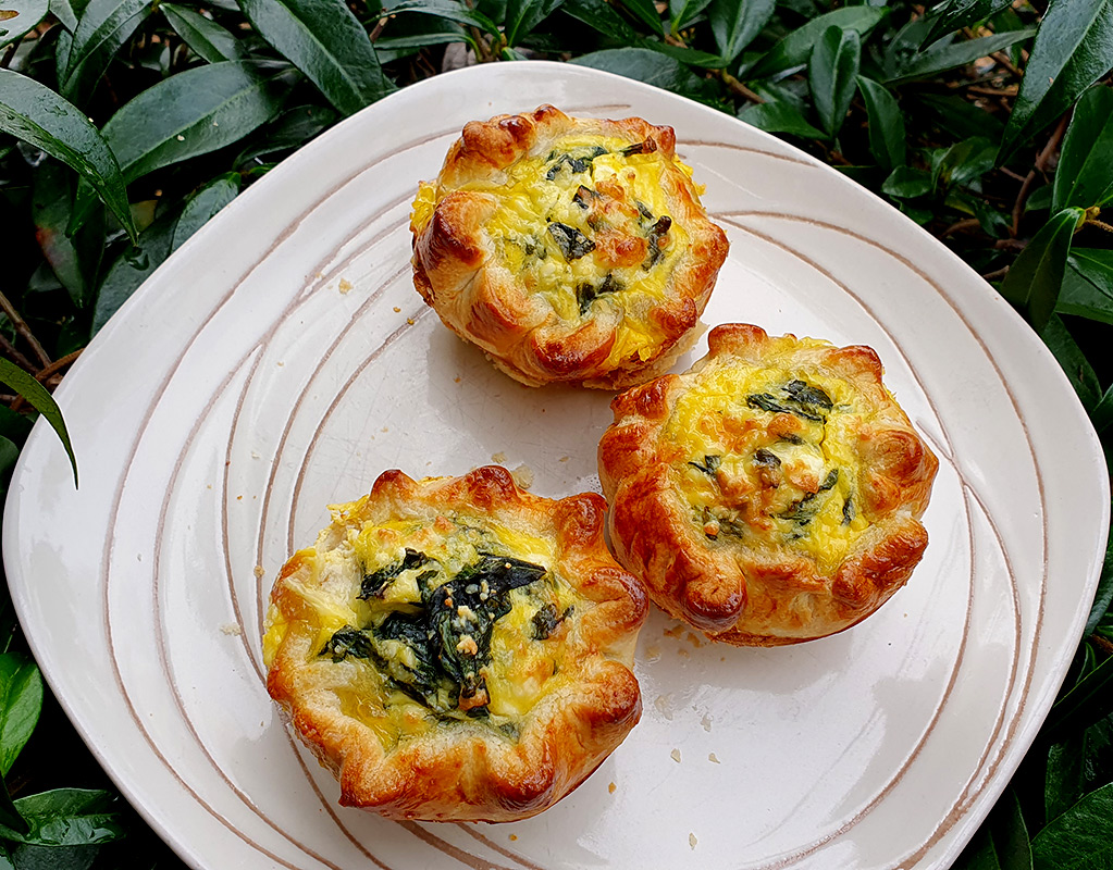 Feta and spinach mini tarts