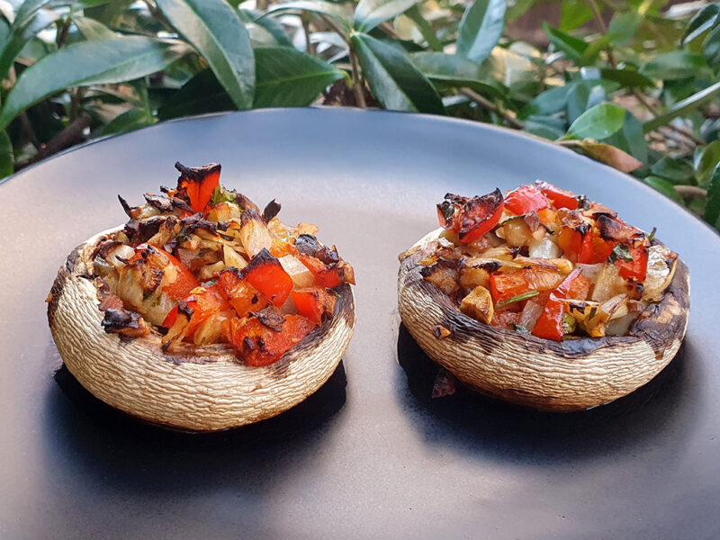 Mushroom stuffed with red pepper and walnuts