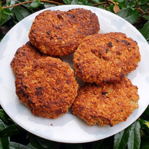 Oat and almond cookies with sour cherries