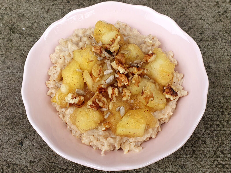 Porridge with stewed cinnamon apple