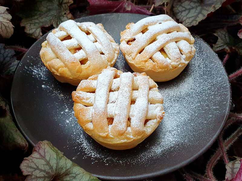 Vegan mini apple pies