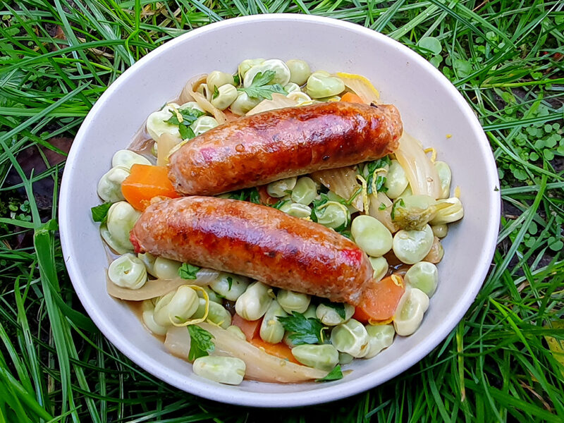 Broad beans and fennel stew with sausages