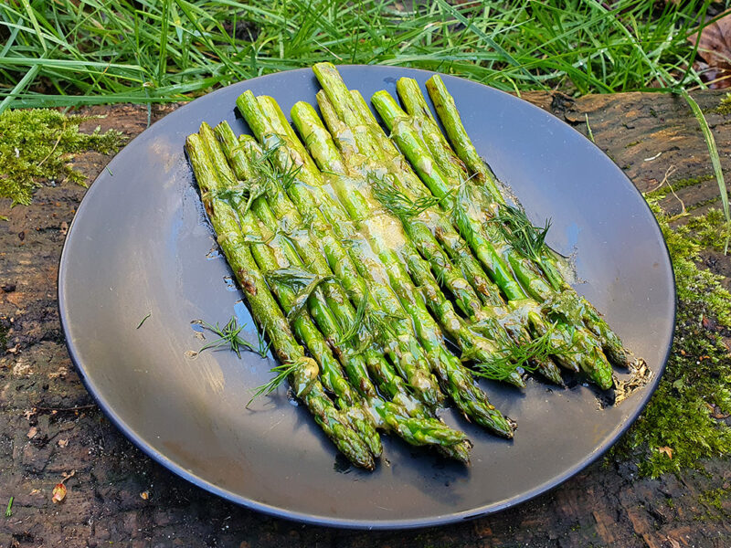 Grilled asparagus with mustard and dill sauce