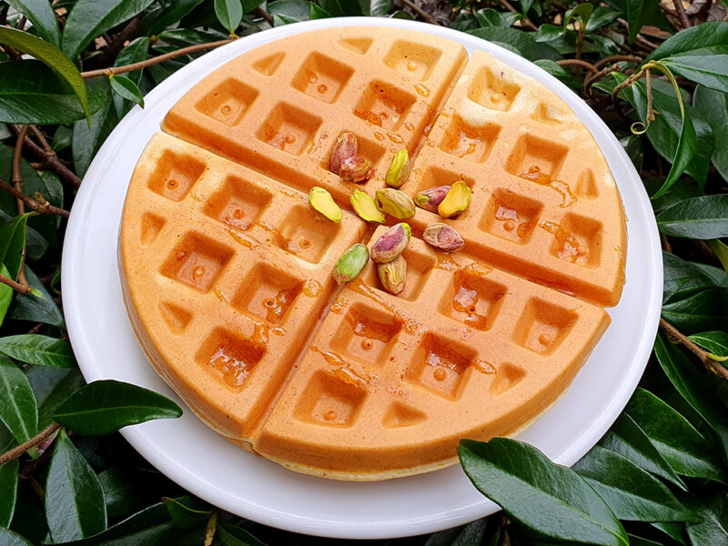 Lemon and pistachio waffle