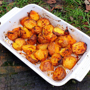 Roast potatoes with paprika and garlic