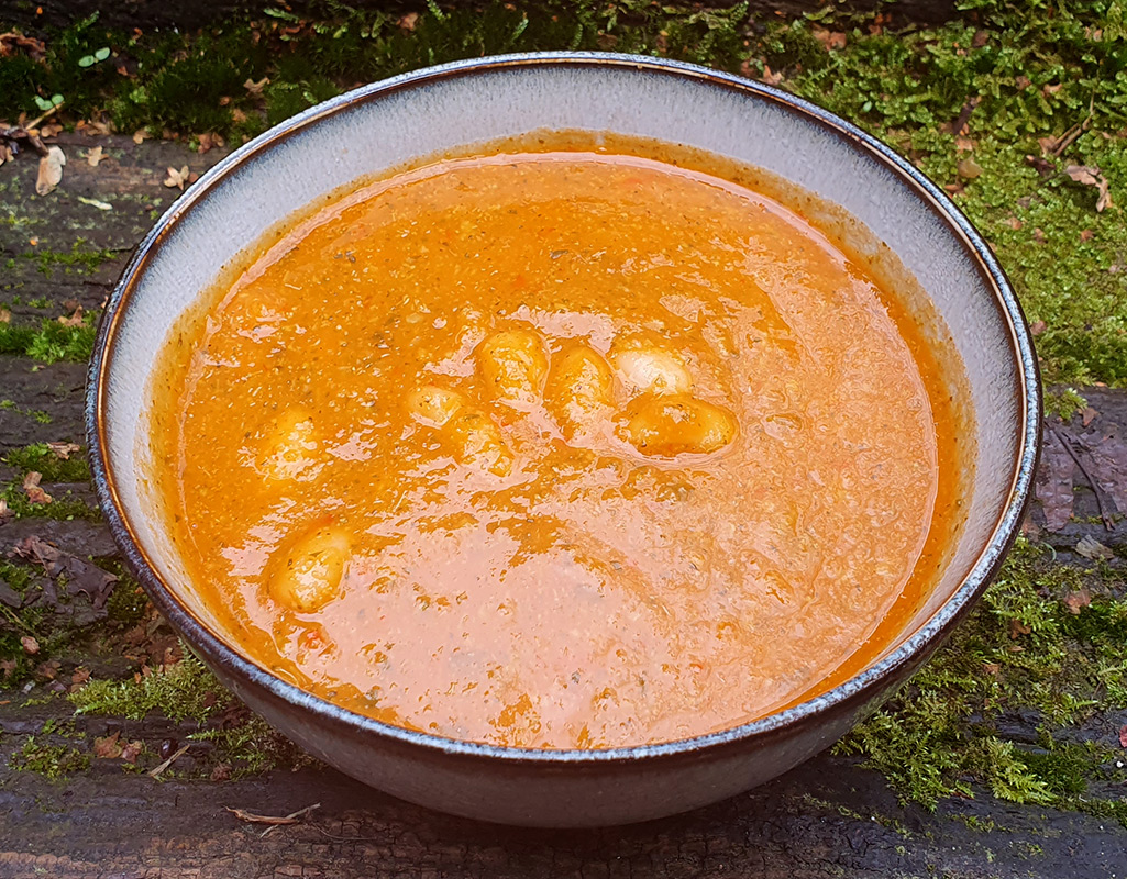 Tomato and sweet potato soup with beans