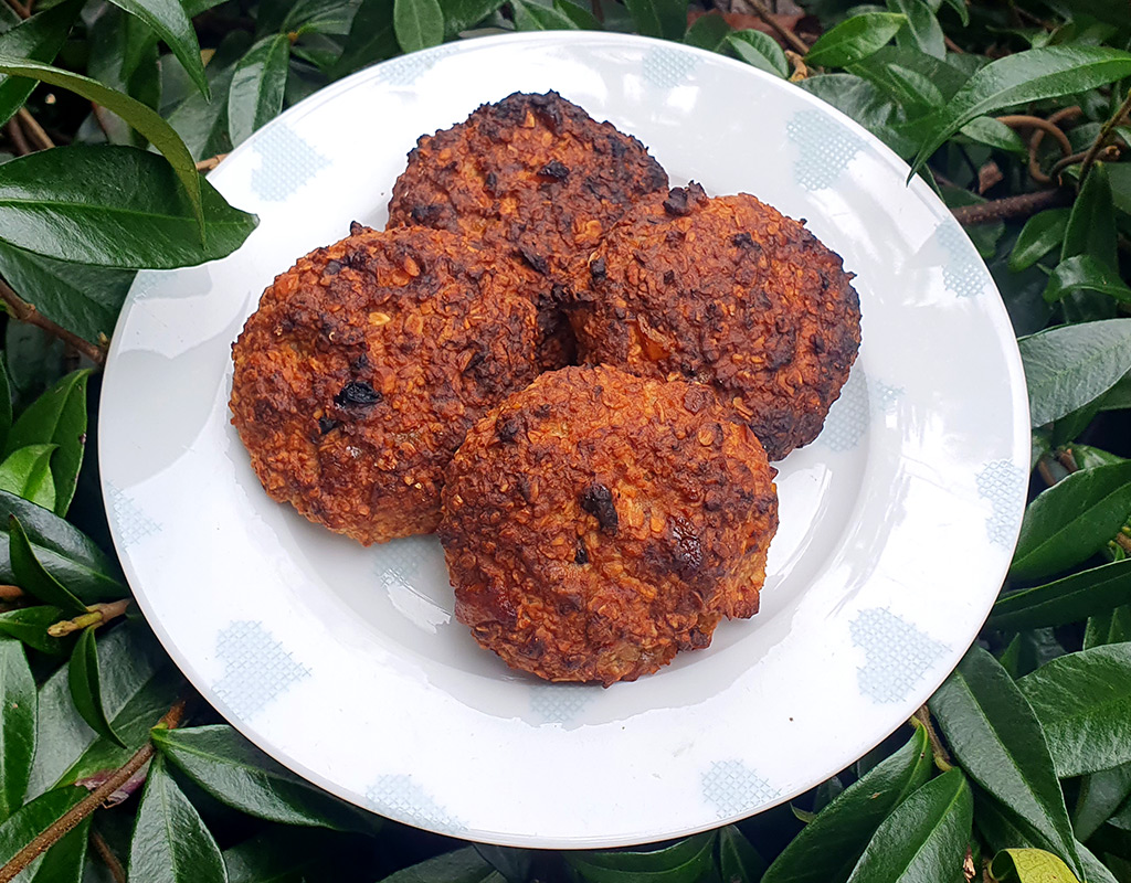 Vegan ginger and apricot oat cookies