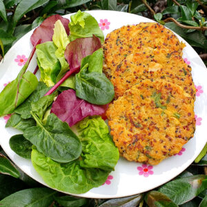 Quinoa and bean cakes with wild garlic