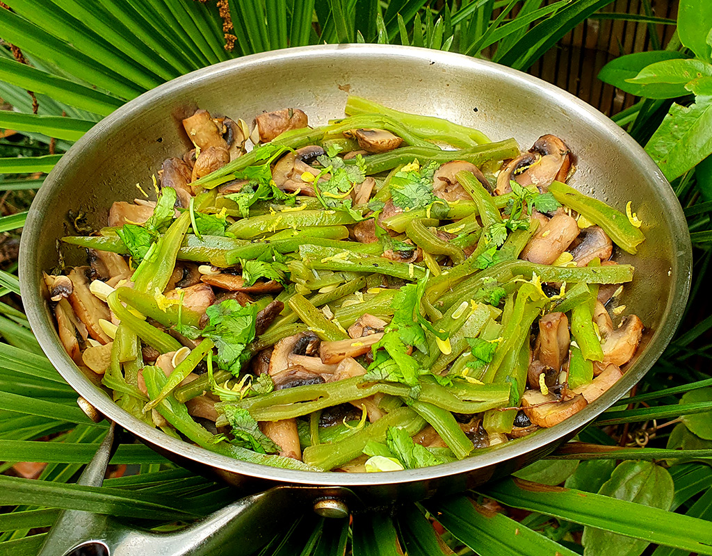 Sauteed mushrooms with runner beans