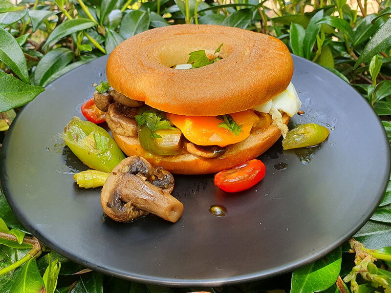 Bagel with egg and mushrooms