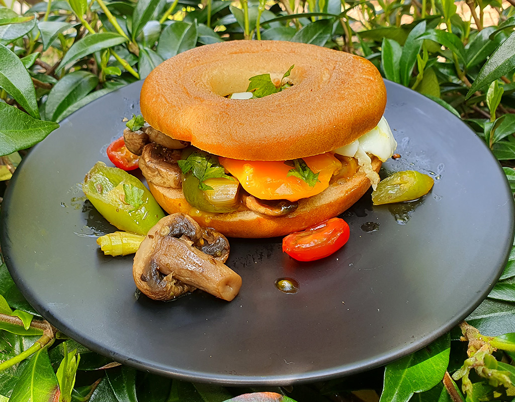 Bagel with egg and mushrooms