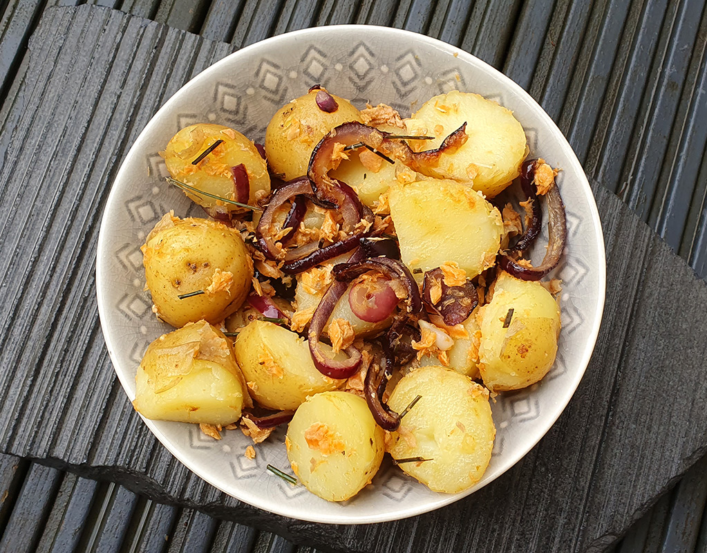 New potatoes with salmon and caramelised onion