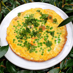 Wild salmon and green peas frittata