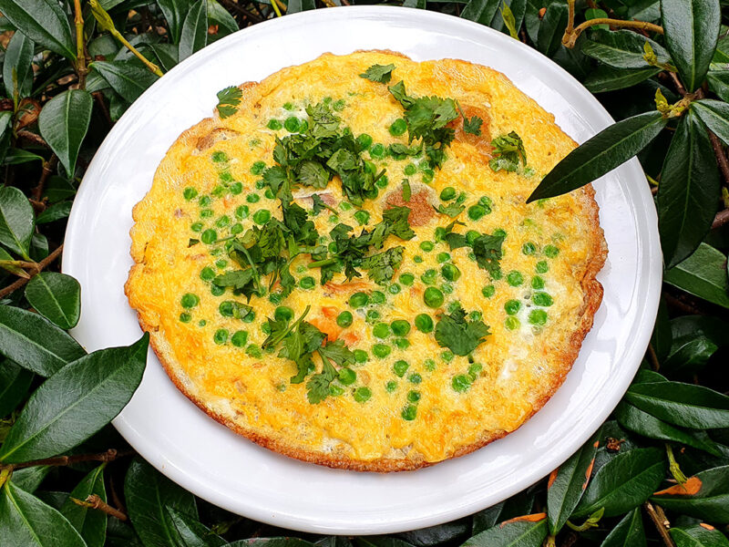 Wild salmon and green peas frittata