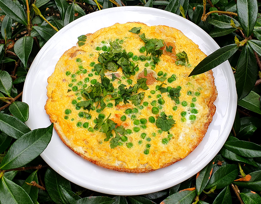 Wild salmon and green peas frittata