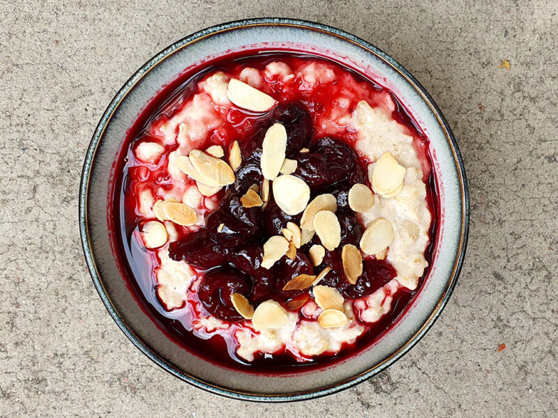 Almond porridge with cherries