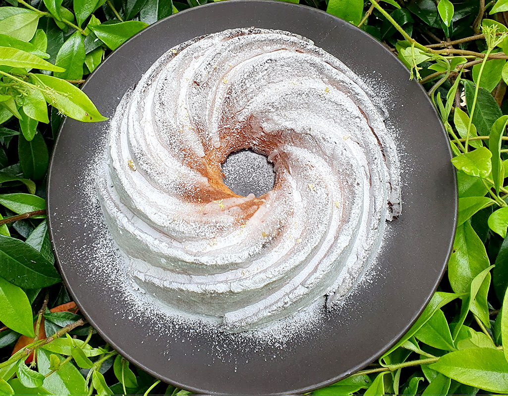 Light lemon bundt cake