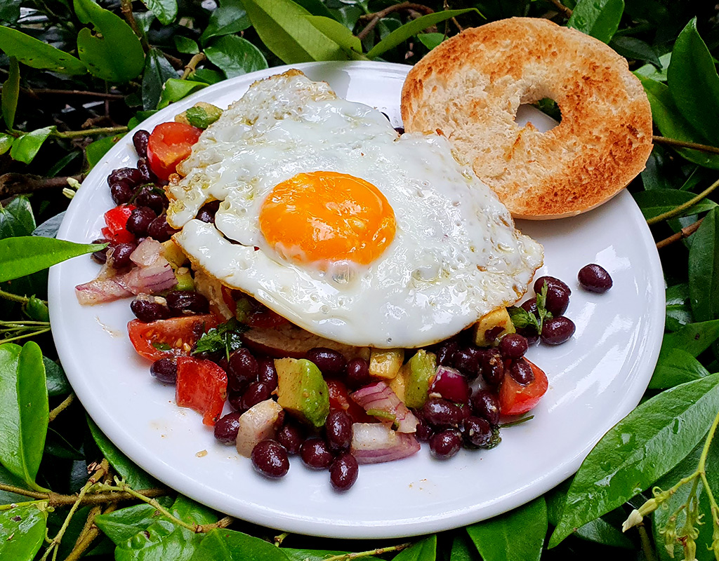 Bagel with egg and black beans salsa