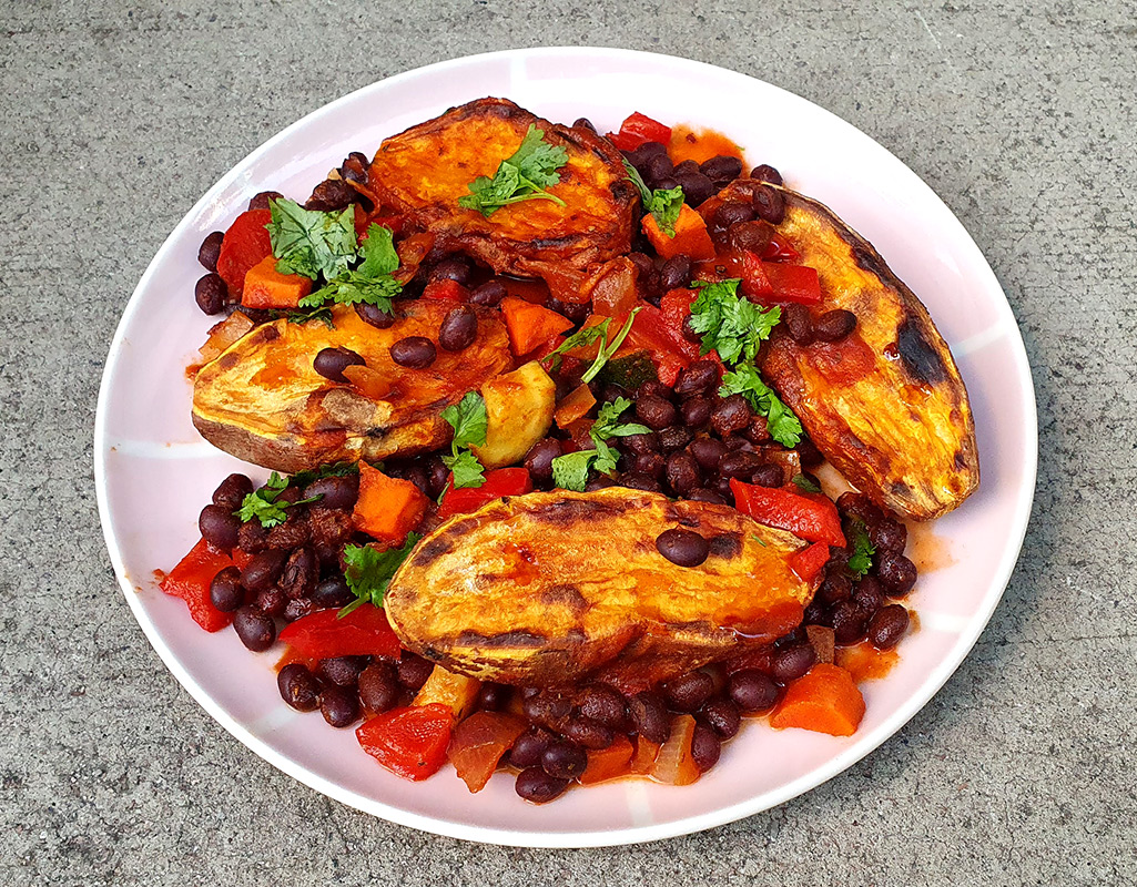 Baked sweet potatoes with black beans