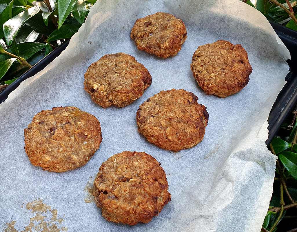 Fig and ginger oat cookies