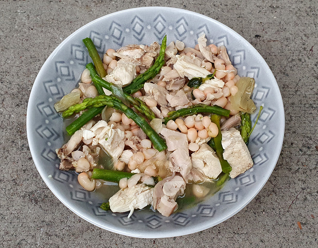 Leftover chicken, bean and asparagus stew