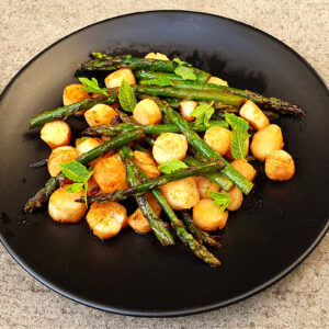 Scallops with asparagus