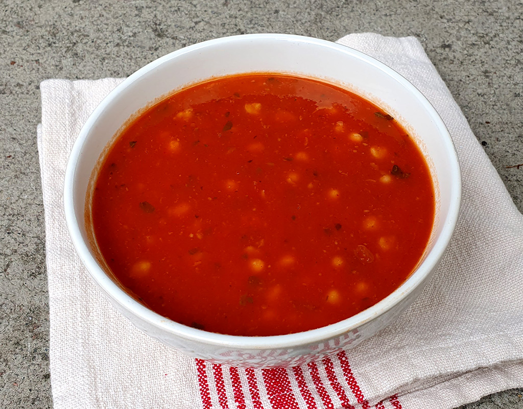 Tomato and basil soup with beans